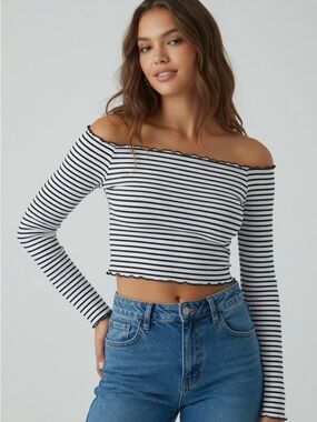 Divided Women’s Striped White and Black Crop Top Size Medium